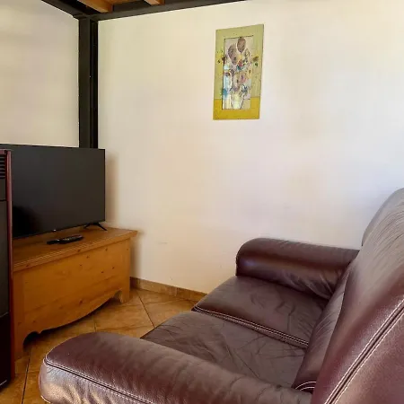 Host4u - Au Pin, Hill Relax Oasis Seaview Дом отдыха Lingueglietta