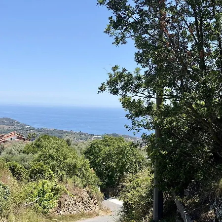 Дом отдыха Host4u - Au Pin, Hill Relax Oasis Seaview